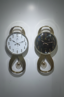 Dpauls Vintage-Style Wall Clock with Moving Pendulum