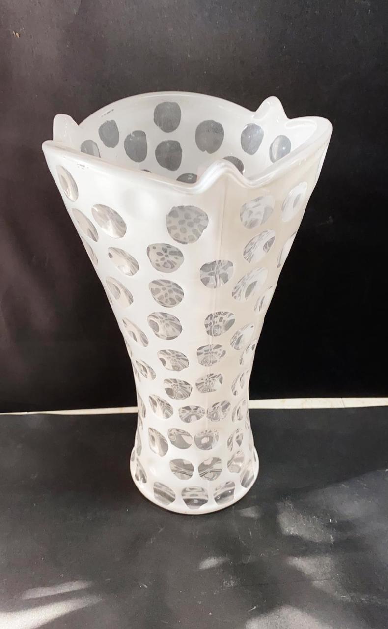 GLASS FLOWER VASE