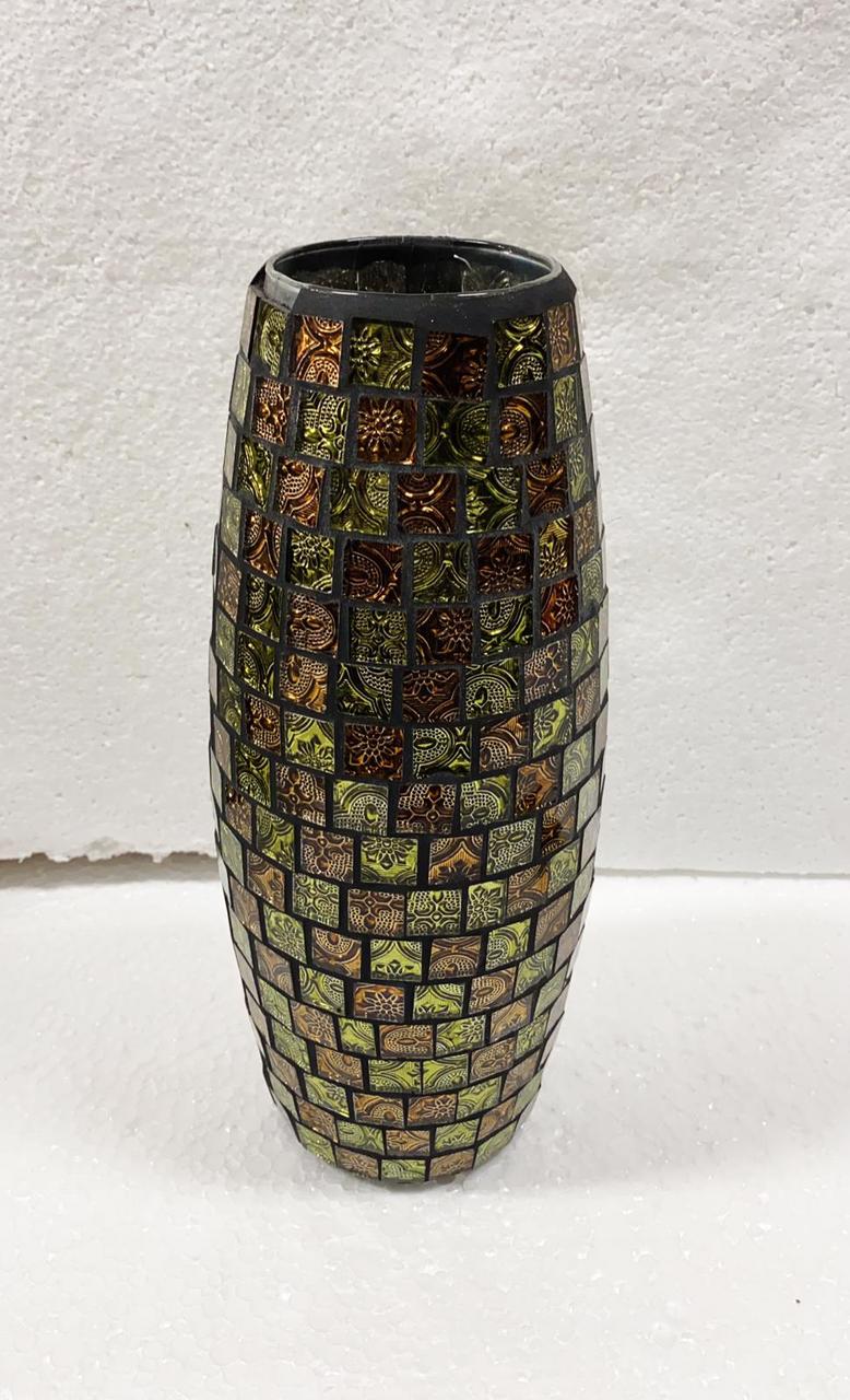 GLASS FLOWER VASE